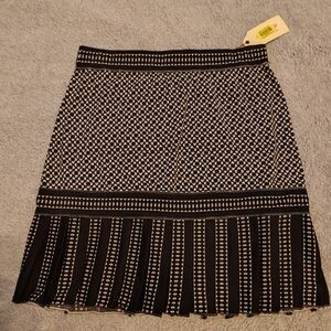 New with tags! Black & creme sz XS skirt